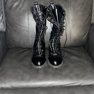 Size 8.5 Women heeled boots